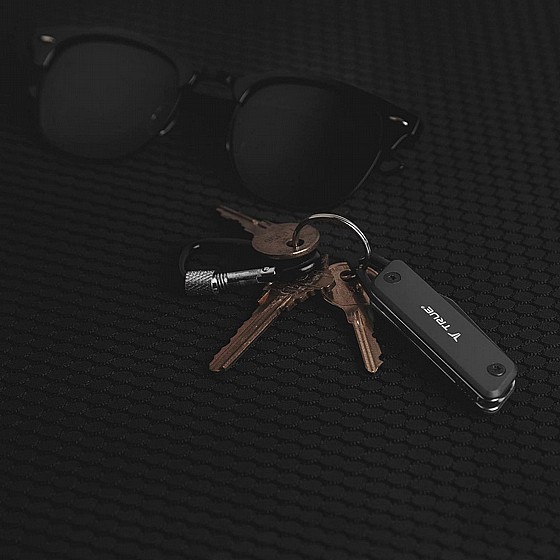 ���� ���/����� ������ ���� True Knives Utility Modern Keychain