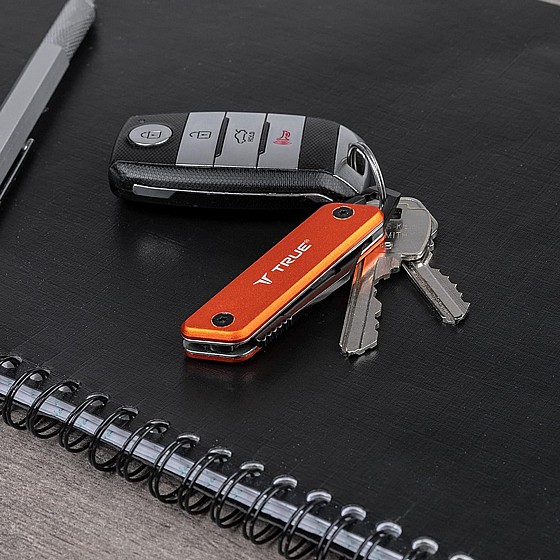 ���� ���/����� ������ ���� True Knives Utility Modern Keychain