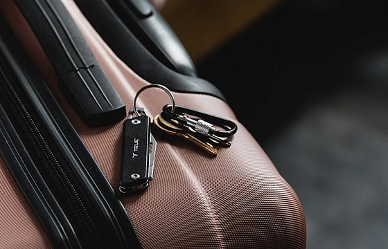 ���� ���/����� ������ ���� True Knives Utility Modern Keychain